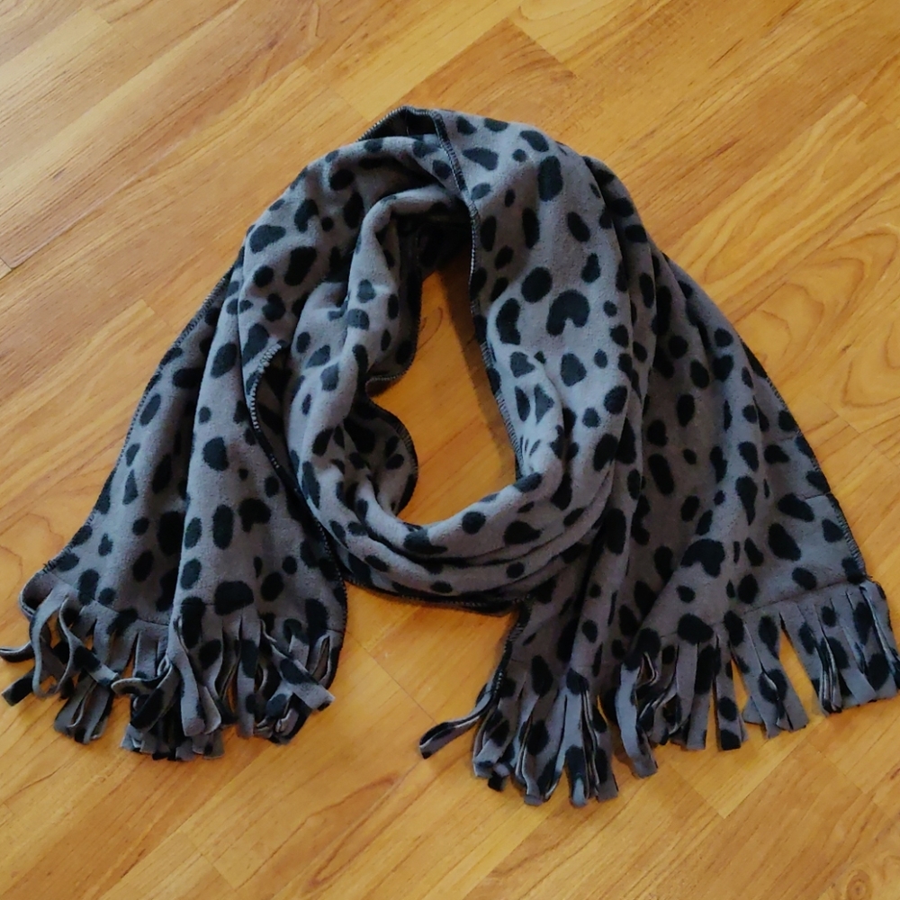 EUC fleece spotted scarf